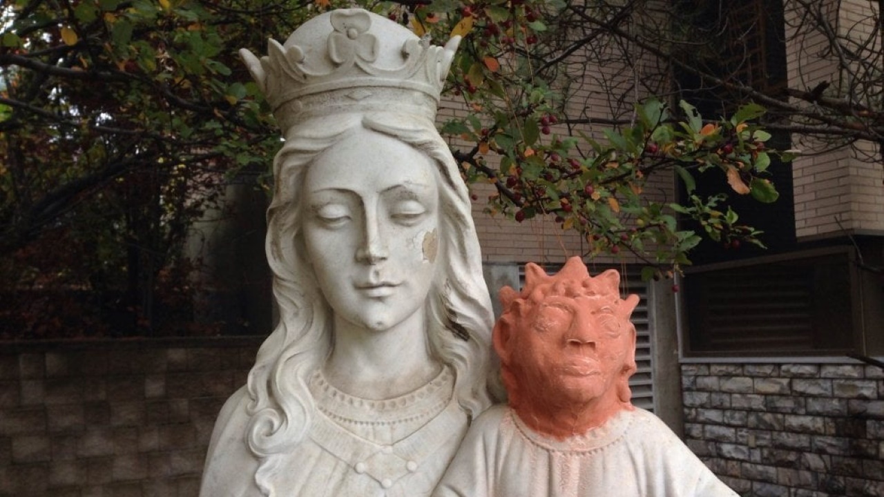 Canada, il disastroso restauro del Gesù bambino: “Sembra Maggie dei Simpson”